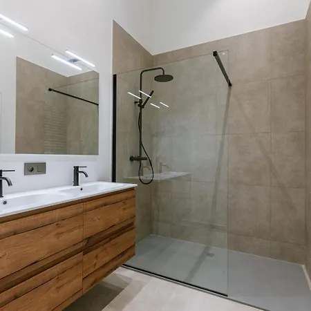Huswell - Stunning Seafront With Modern Comforts And Dike Views דירה אוסטנדה
